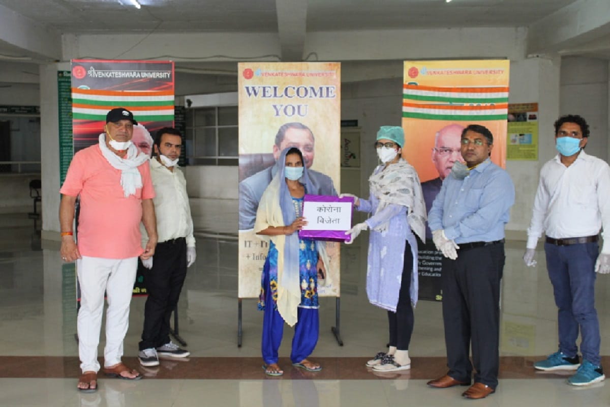 Meerut News: 19 patients out performed the corona discharged