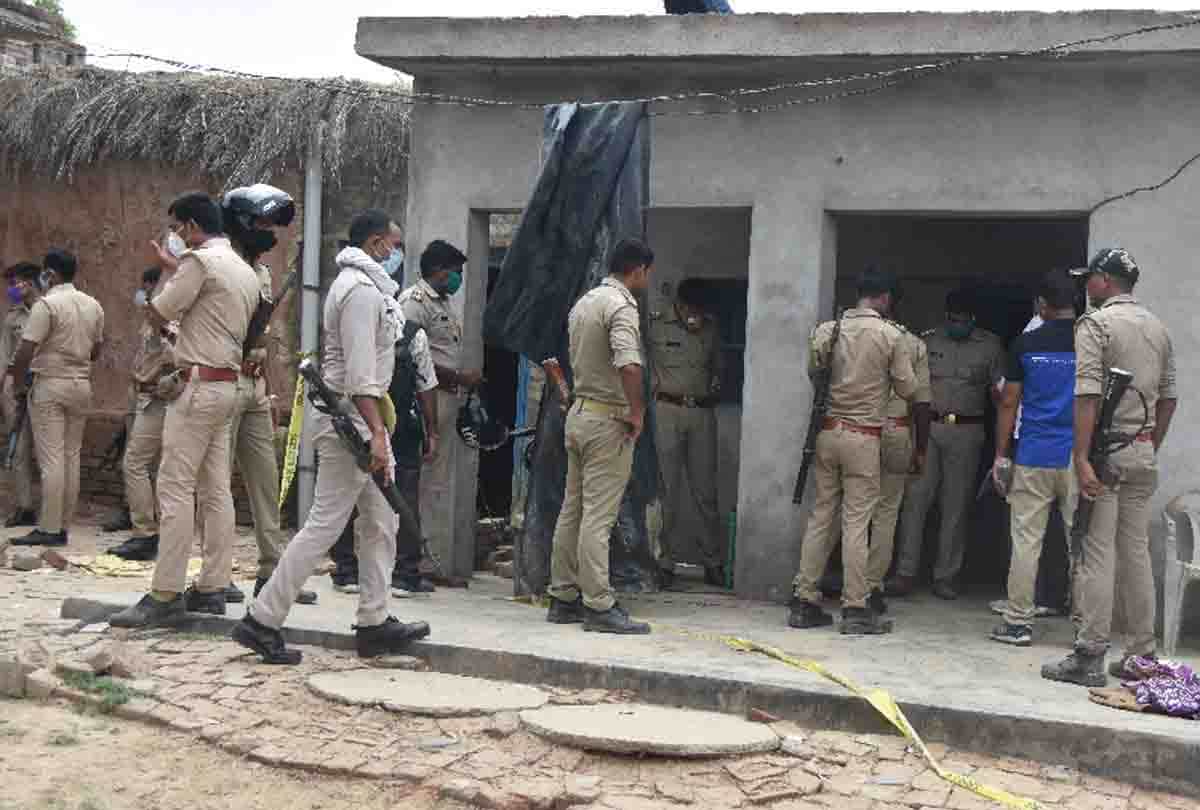 kanpur encounter: miscreants brutally murderd police officer and Cut of there legs