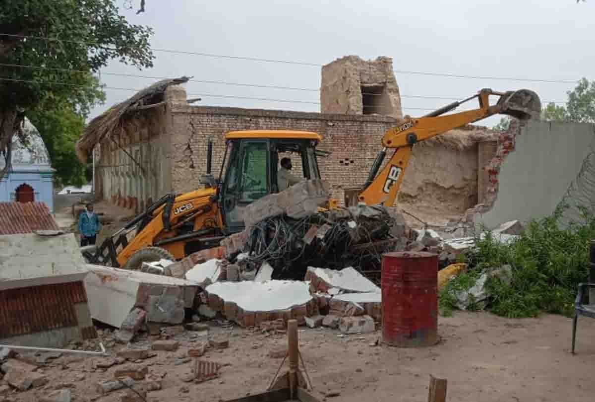 vikas dubey's house demolished