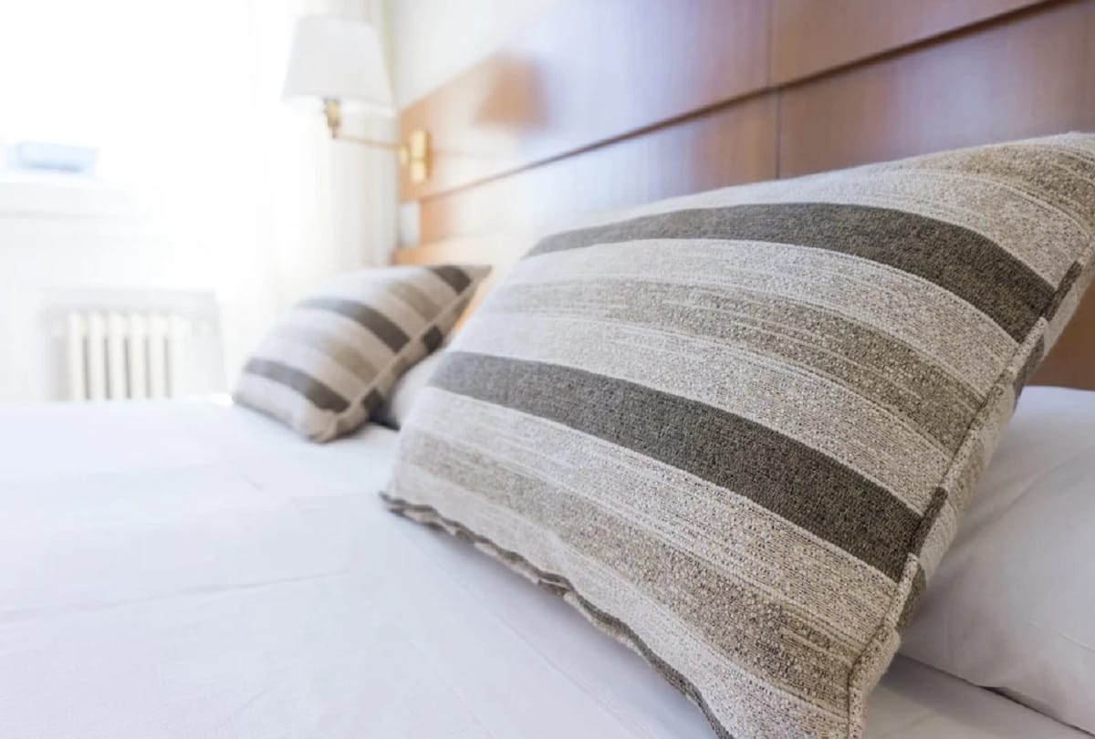 Pillow Related Disease These Diseases Can Cause due to Pillow including Pimples and Fever