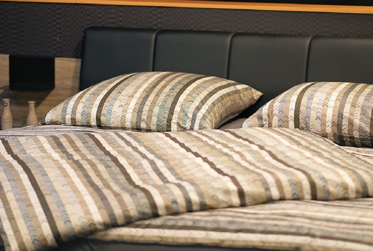 Pillow Related Disease These Diseases Can Cause due to Pillow including Pimples and Fever