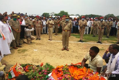 Kanpur Encounter: Last rites of martyr Daroga Nebbulal, DM, ADG handed over the dead body in hot weather