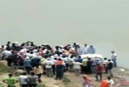 Kanpur Encounter: Last rites of martyr Daroga Nebbulal, DM, ADG handed over the dead body in hot weather