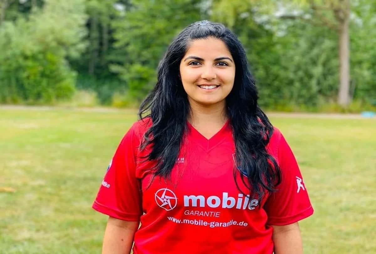 Wife Sharanya Sadarangani Keeps Wickets For Husband in ECS Kummerfield T10 Tournament