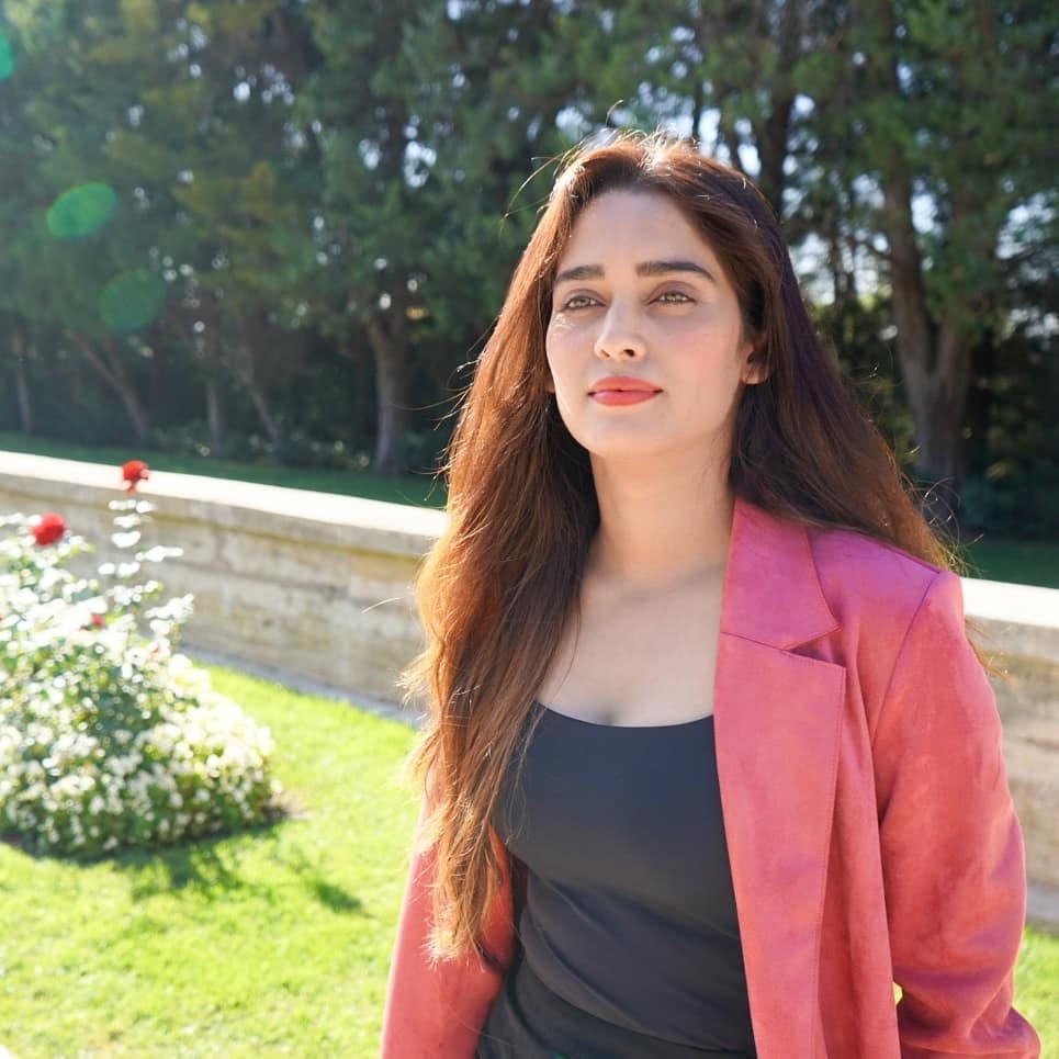 Television Actress Who Were Air Hostess Before Joining Tv Industry Deepika Hina Neha Akanksha Nandini