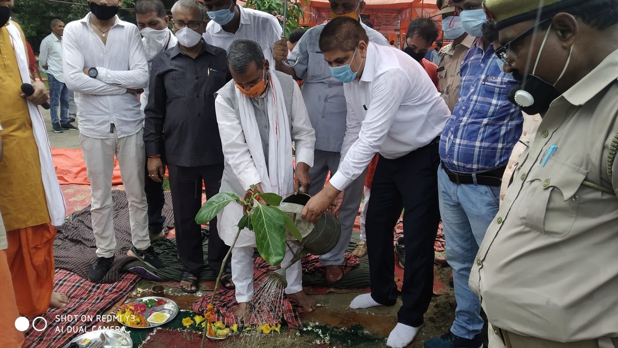 Record made by planting 44 lakh saplings in a single day in the district