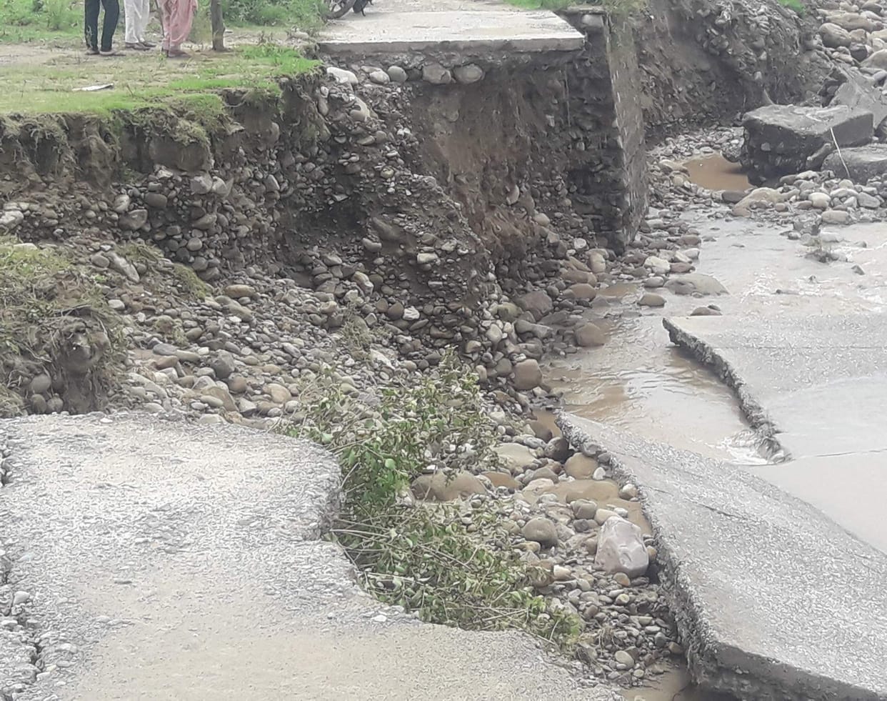 Rain water rains in Kotdwar, water enters fields