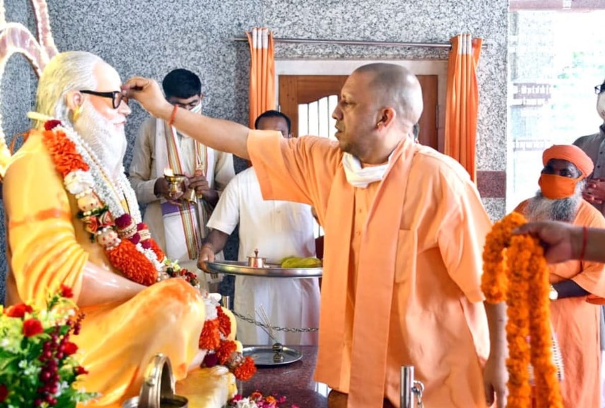 CM Yogi Adityanath visit in gorakhnath temple at gorakhpur