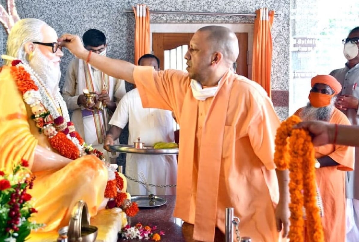 How CM Yogi Adityanath famous after mohan mundera kushinagar incident
