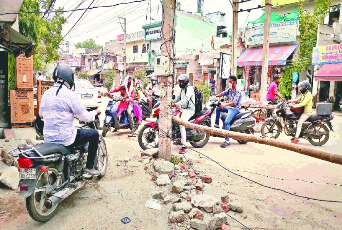 Containment zones in gurugram madanpuri area people not getting proper facilities