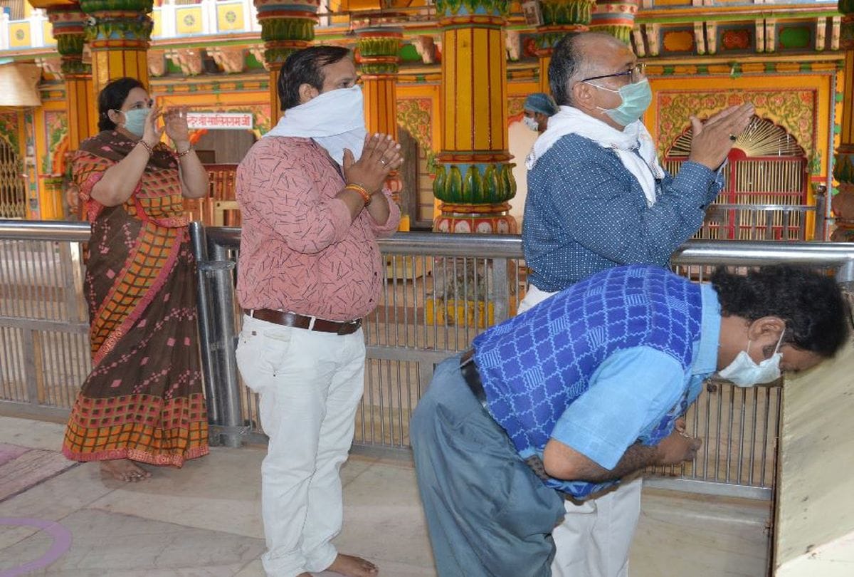 Rajadhiraj Dwarkadhish Will Not Sit In Golden Silver Carousel