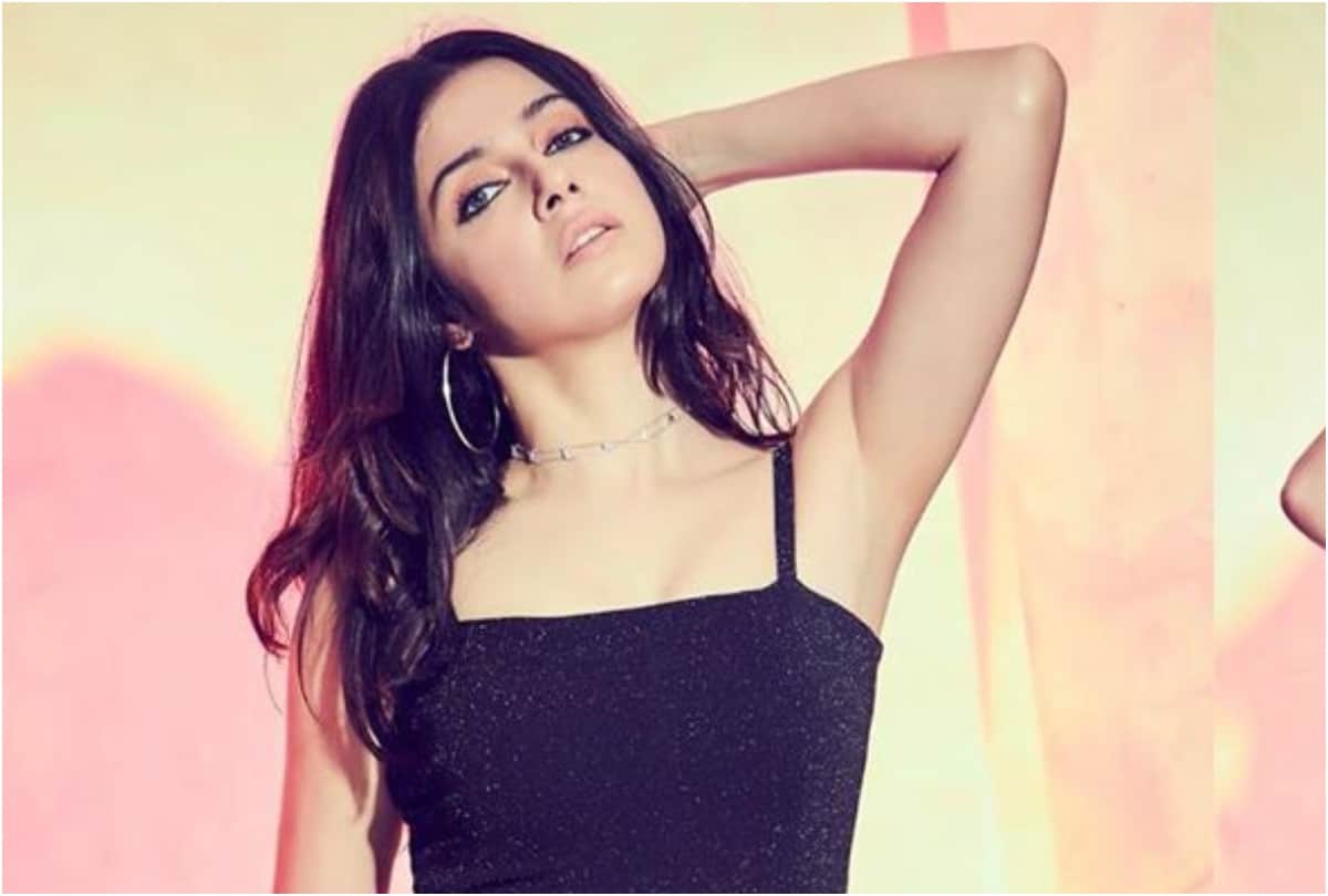 divya khosla kumar stuns in pink short dress for celebration