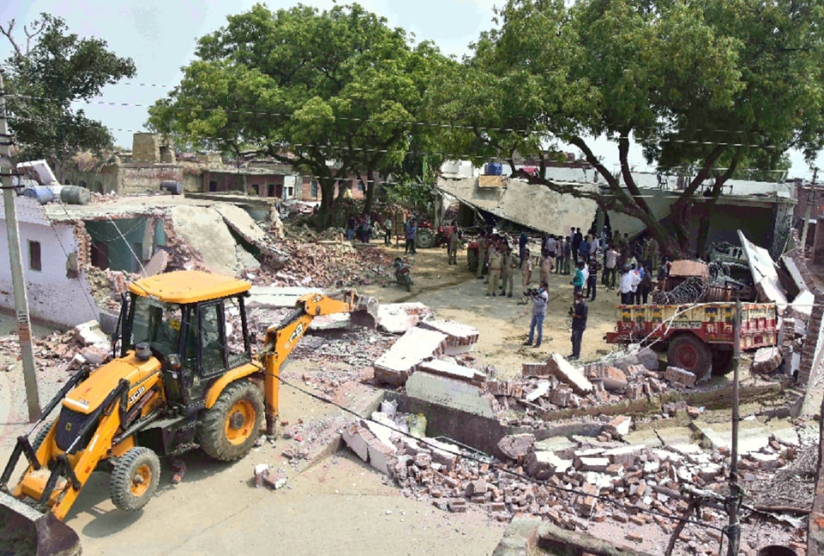 kanpur encounter Vikas Dubey wife reached LDA office to inquire about action on her house