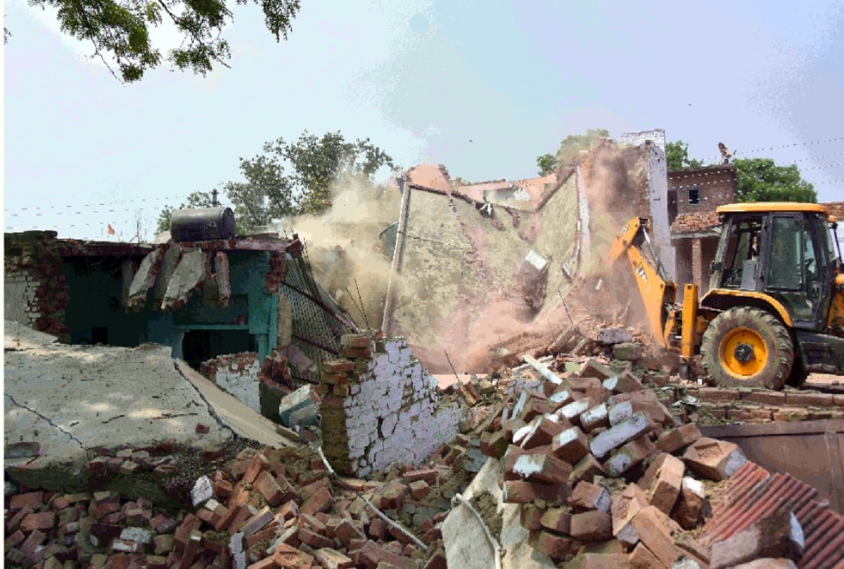 kanpur encounter Vikas Dubey wife reached LDA office to inquire about action on her house