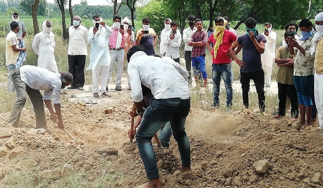 a woman died found in room, parients dump the body, now the kabr dig some reasons
