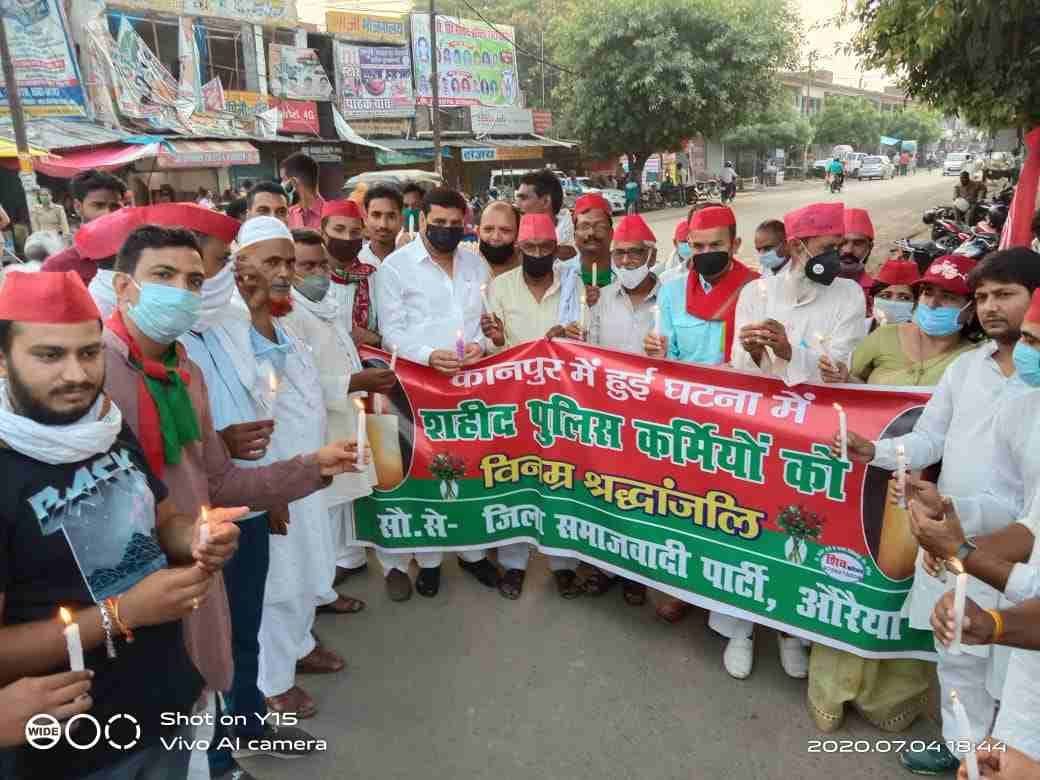 kaindal jalaakar shaheedon ko dee shraddhaanjali