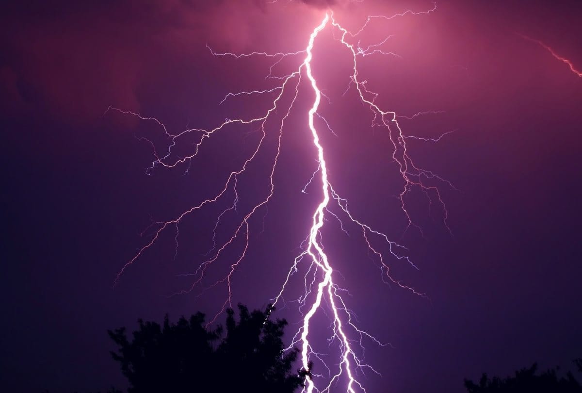 many people killed in lightning strike in Prayagraj