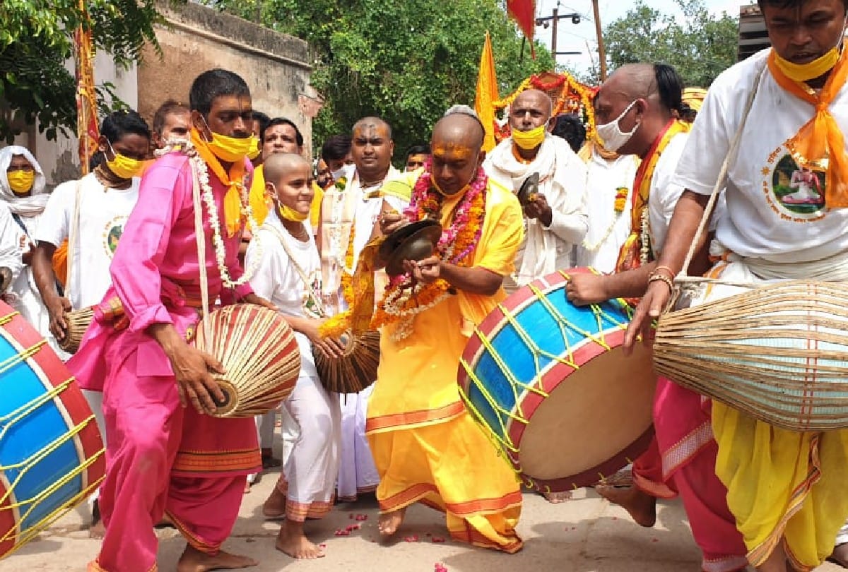 Guru Purnima 2020 Mudia Shobhayatra held in Govardhan