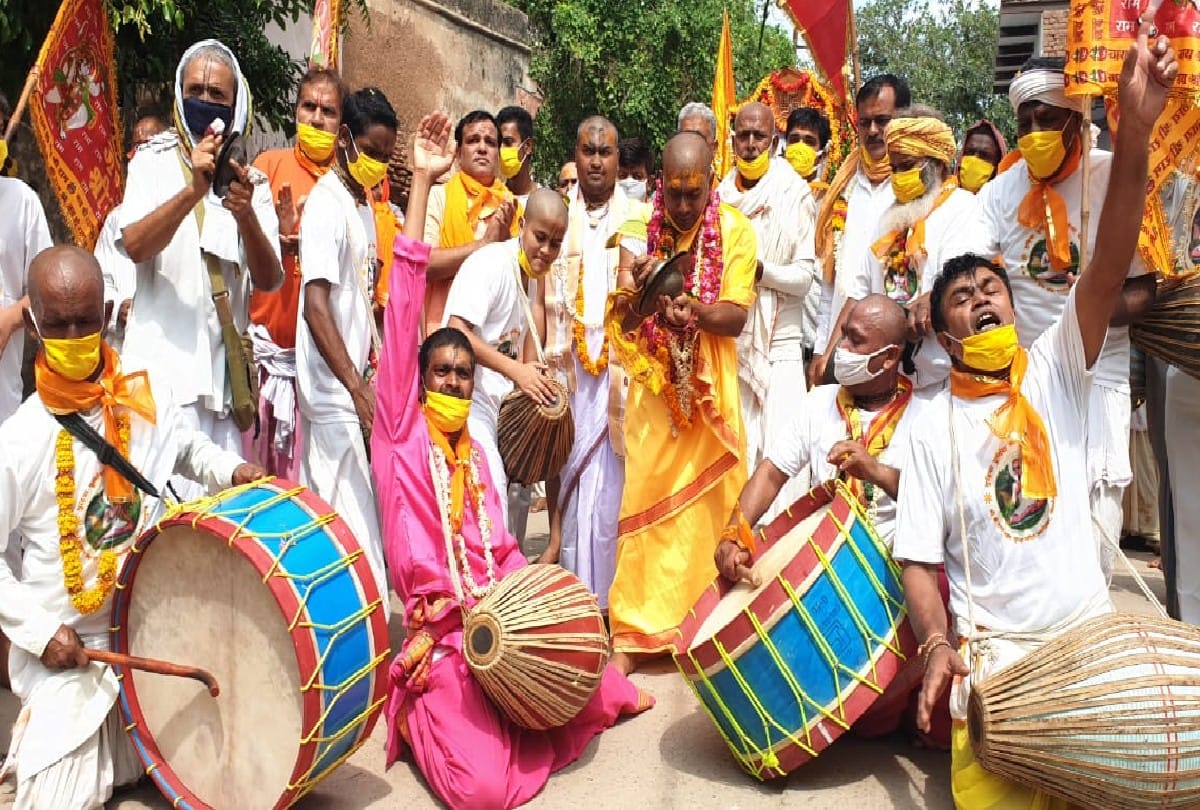 Guru Purnima 2020 Mudia Shobhayatra held in Govardhan