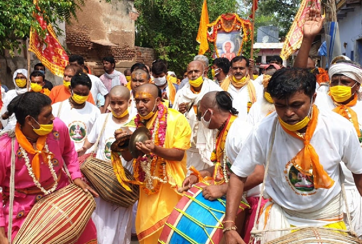 Guru Purnima 2020 Mudia Shobhayatra held in Govardhan