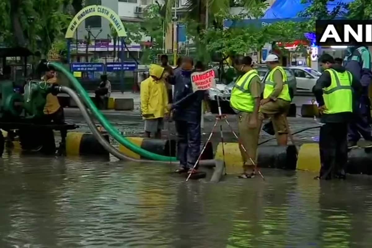 weather forecast today news in hindi, heavy rainfall water logging sky lightning delhi ncr bihar mumbai up