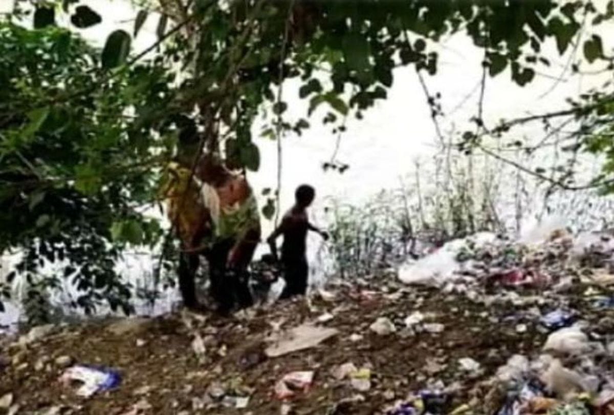 old man attempted suicide by jumping into a canal in firozabad