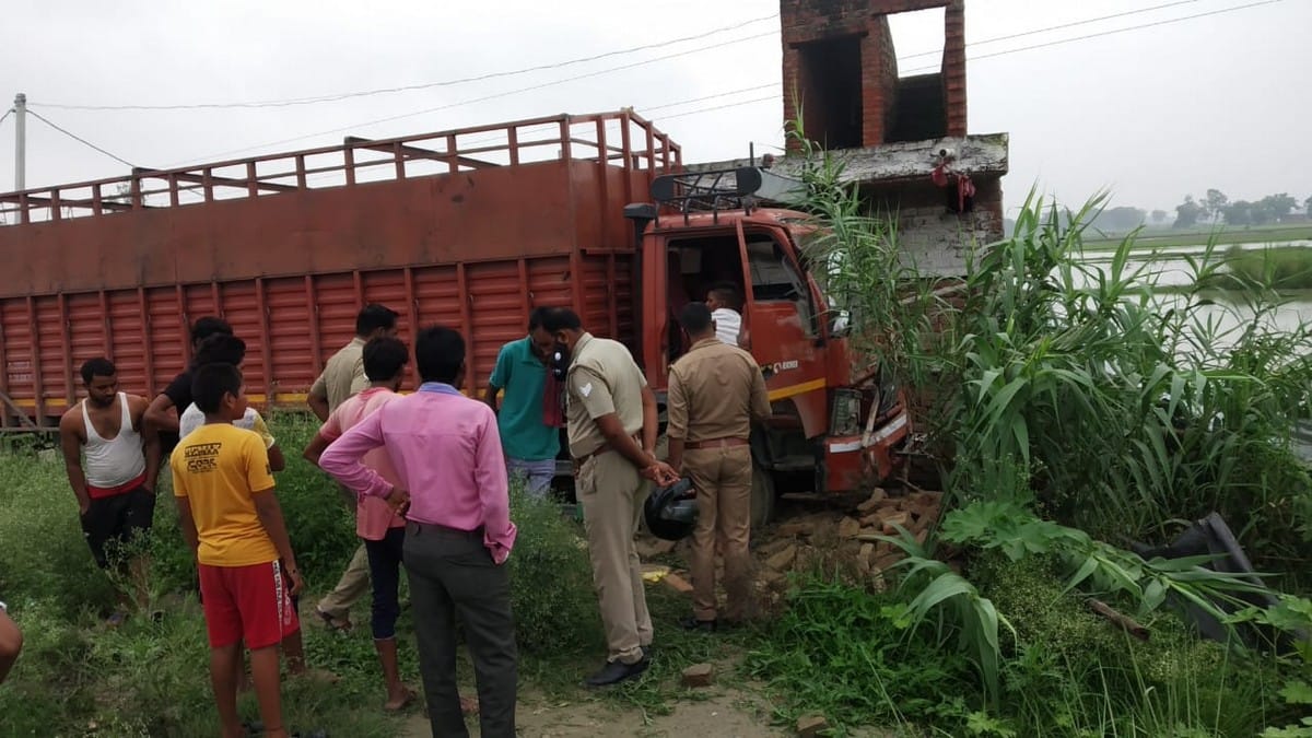 One died two injured in azamgarh jaunpur highway dcm collided accident in azamgarh up