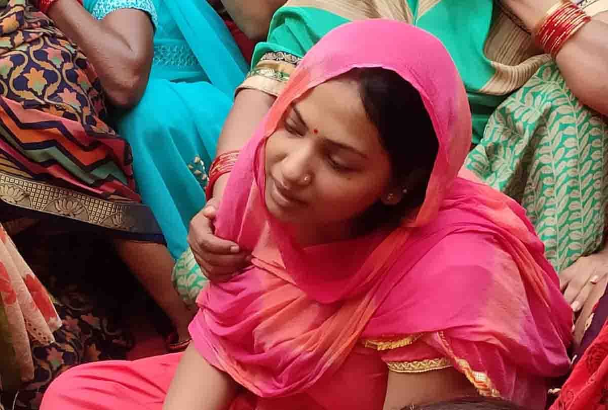 Auraiya :Mass gathering at martyr's funeral