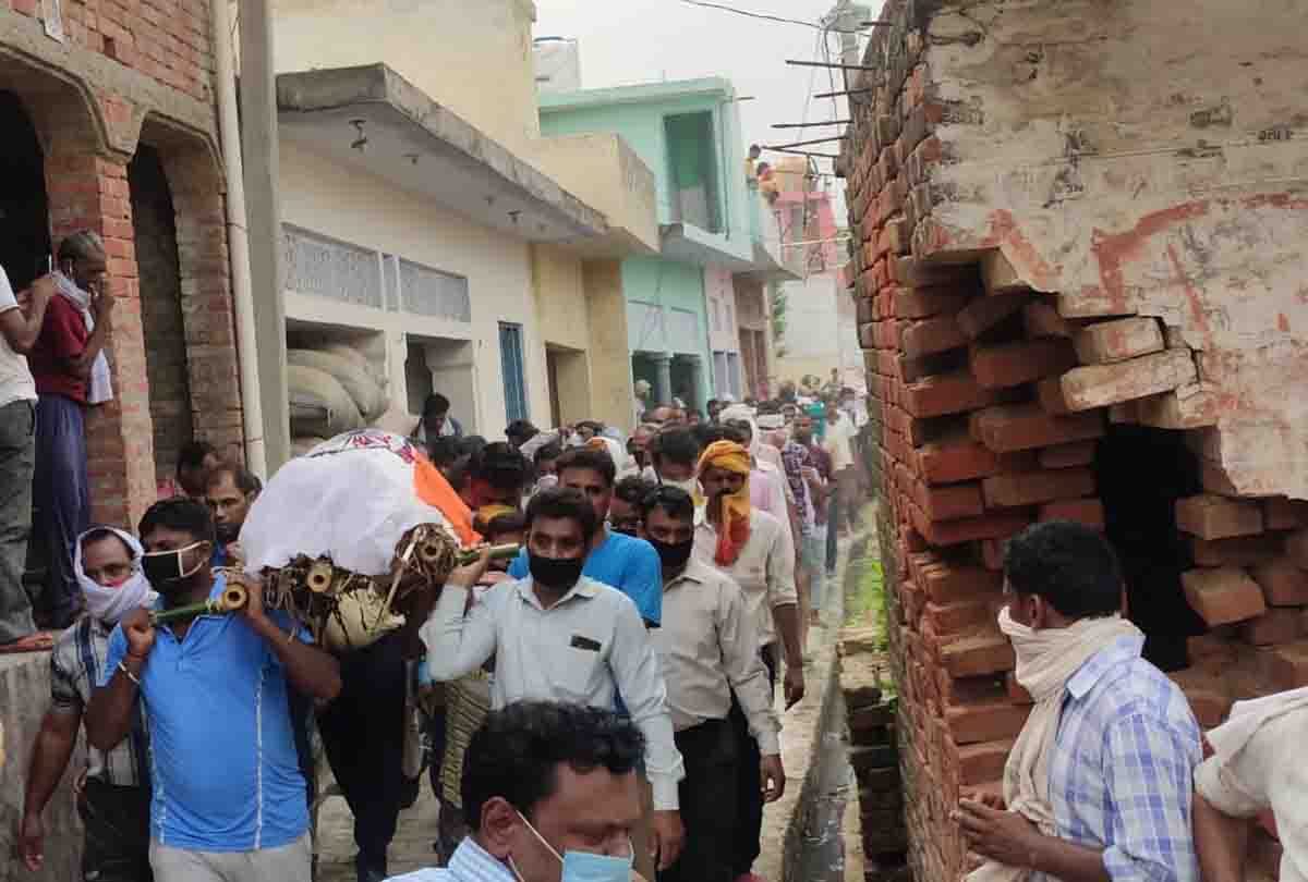 Auraiya :Mass gathering at martyr's funeral