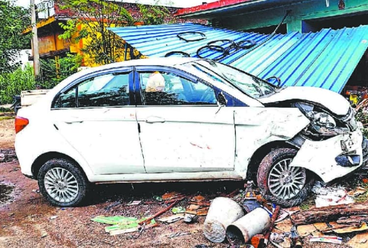 Car rammed into scrap shop, including a teenager three killed