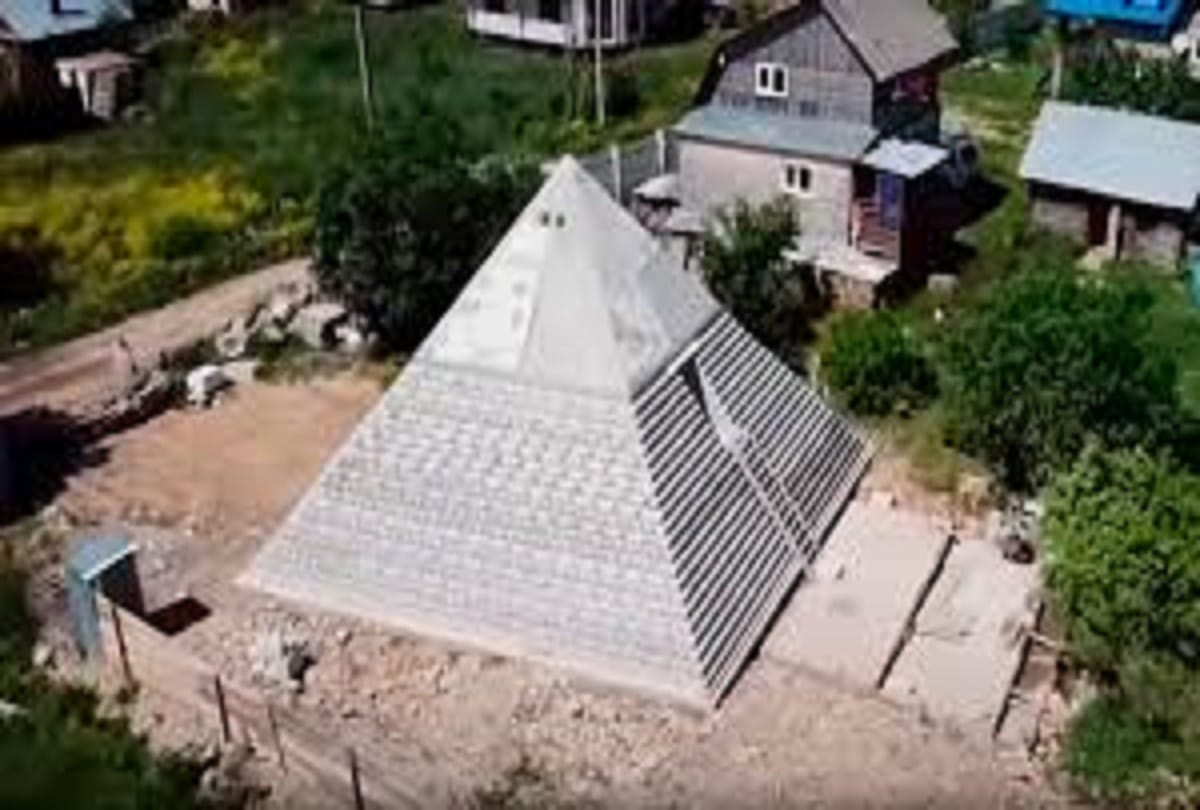 russian couple built pyramid claimed to protect from the coronavirus