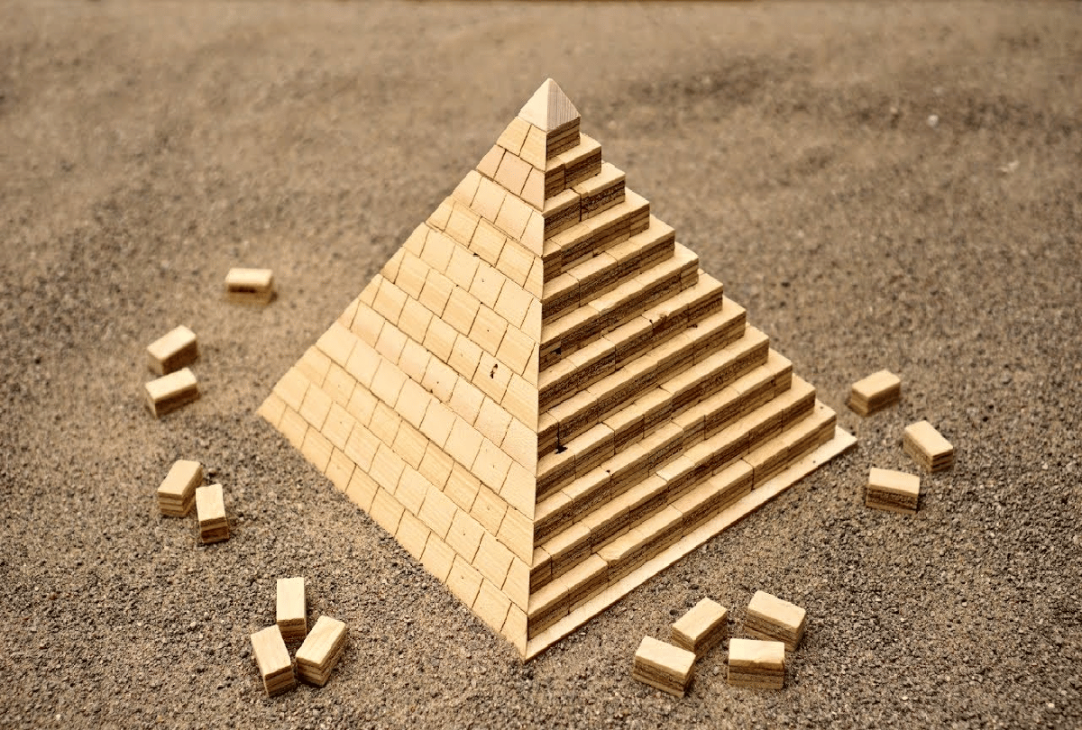 feng shui Keeping pyramids in the house removes Vastu defects and has many benefits.