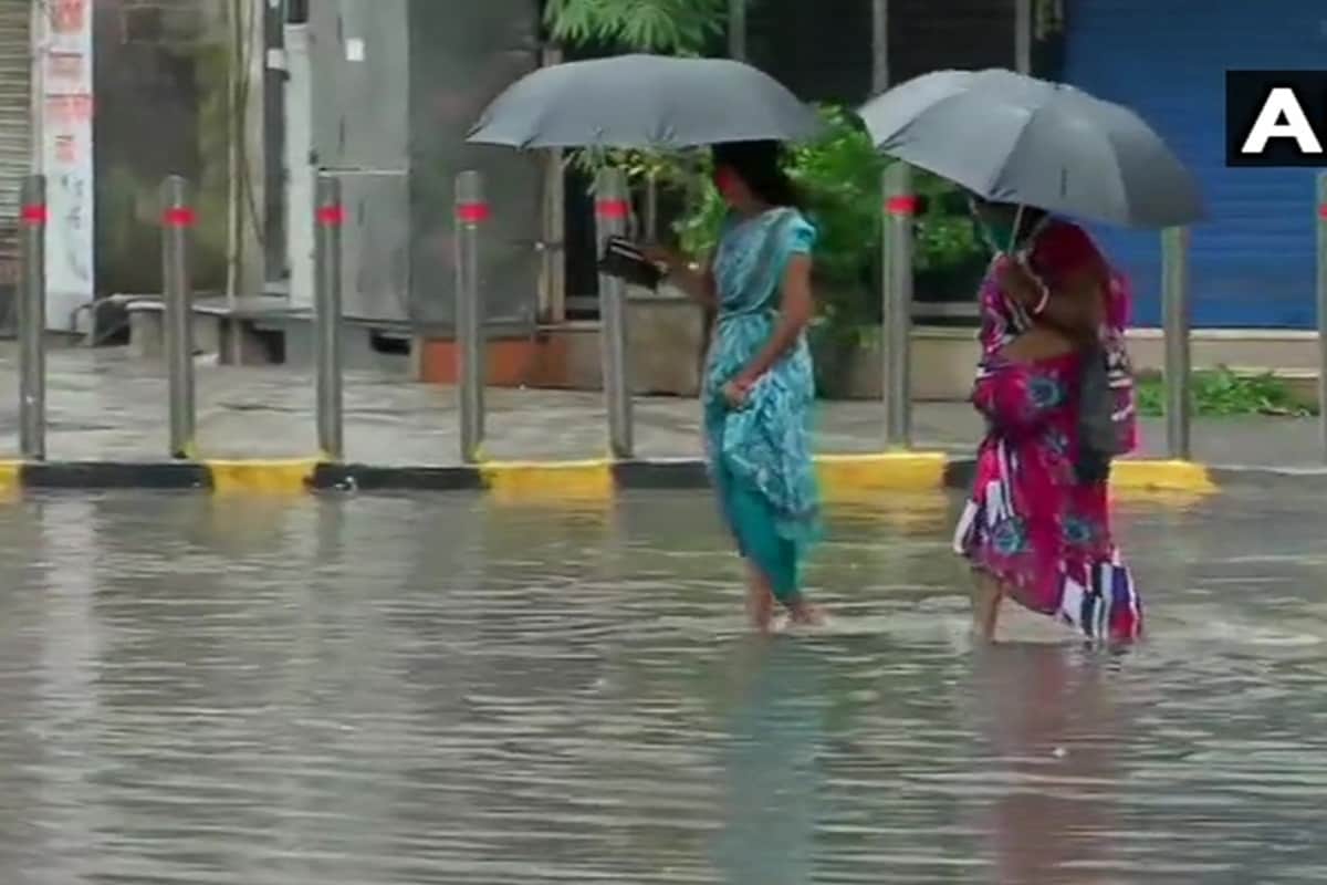 weather forecast today news in hindi, heavy rainfall water logging sky lightning delhi ncr bihar mumbai up