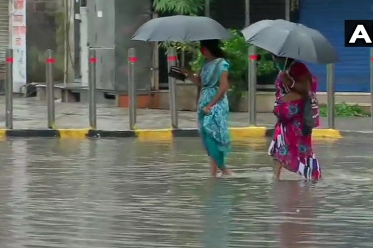 weather forecast today news in hindi, heavy rainfall water logging sky lightning delhi ncr bihar mumbai up