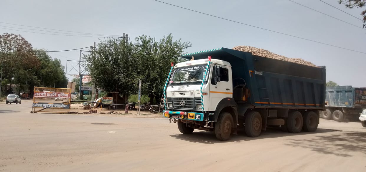 case registered in putting white number plate on commercial vehicle in charkhi dadri