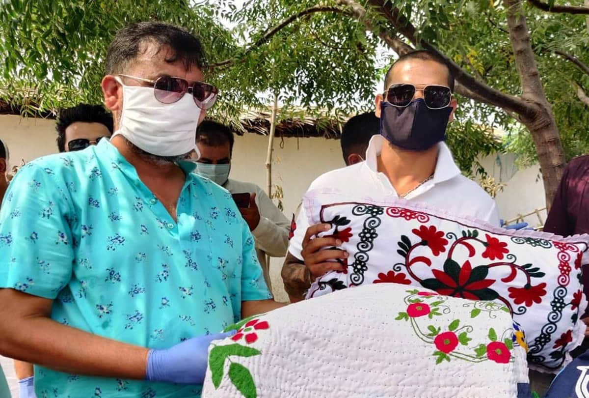 Shikhar Dhawan met Pakistani Hindu refugees in Delhi and donates cricket kits