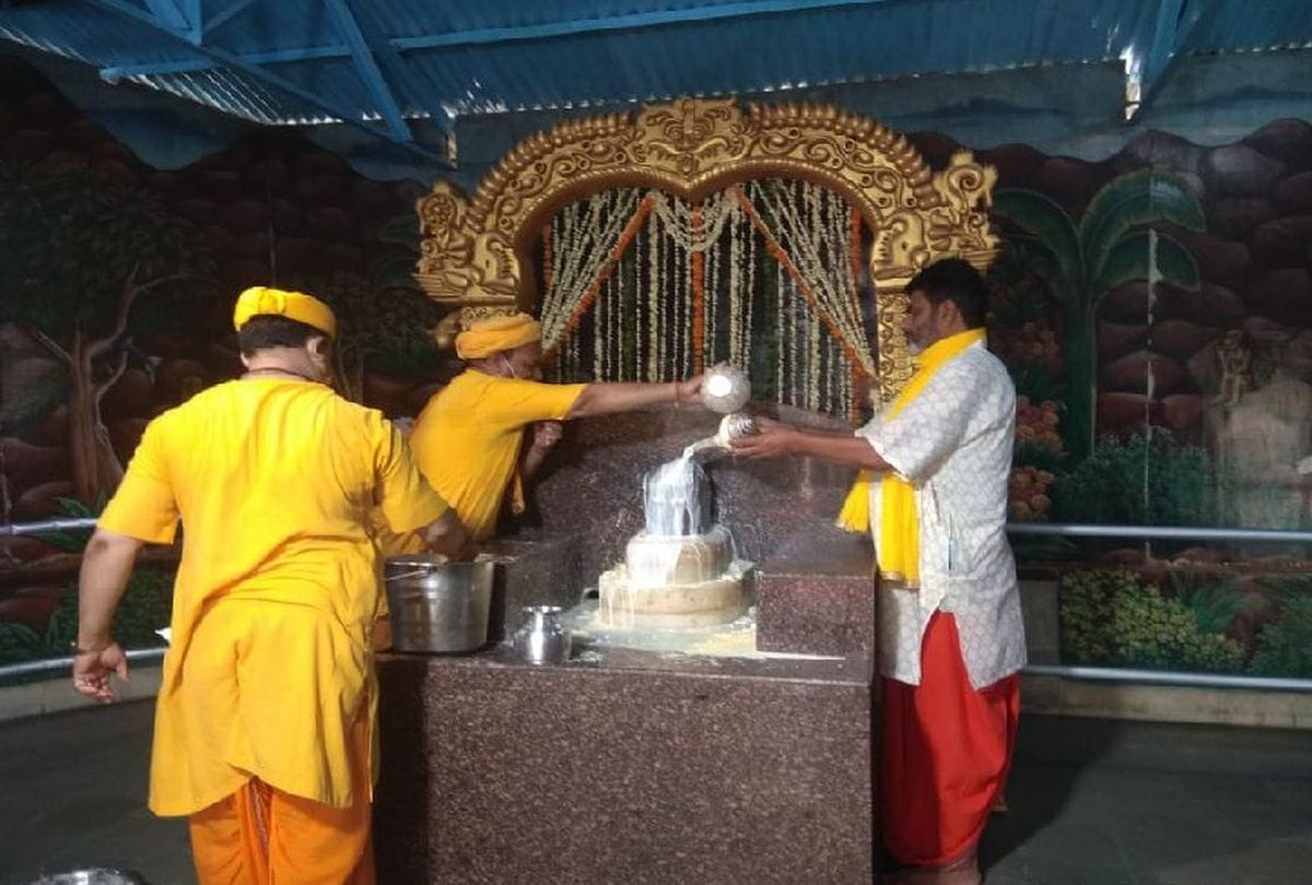 Rajadhiraj Dwarkadhish Will Not Sit In Golden Silver Carousel