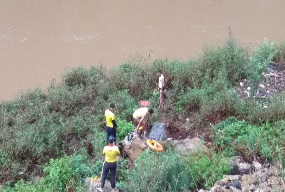 Monsoon 2020 Rainfall in Uttarakhand: Flood comes into rOADS AND HOUSE, Three women Frown into Kosi river
