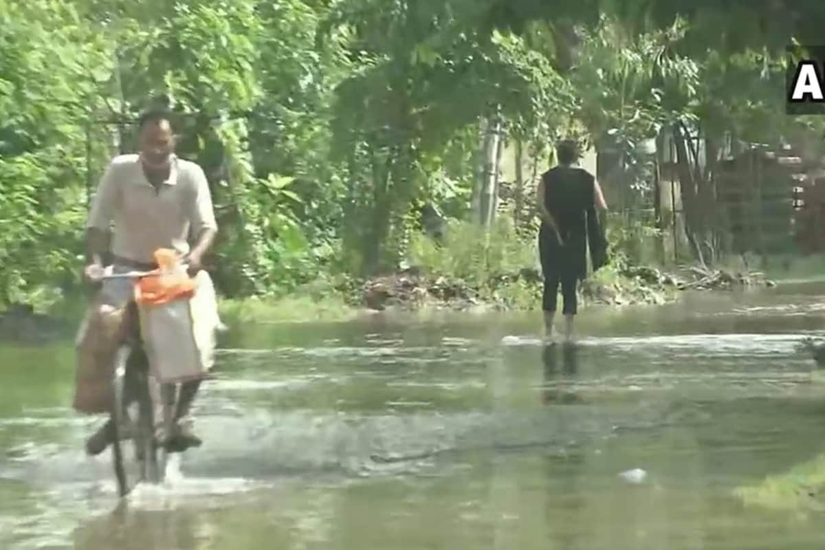 weather forecast today news in hindi, heavy rainfall water logging sky lightning delhi ncr bihar mumbai up
