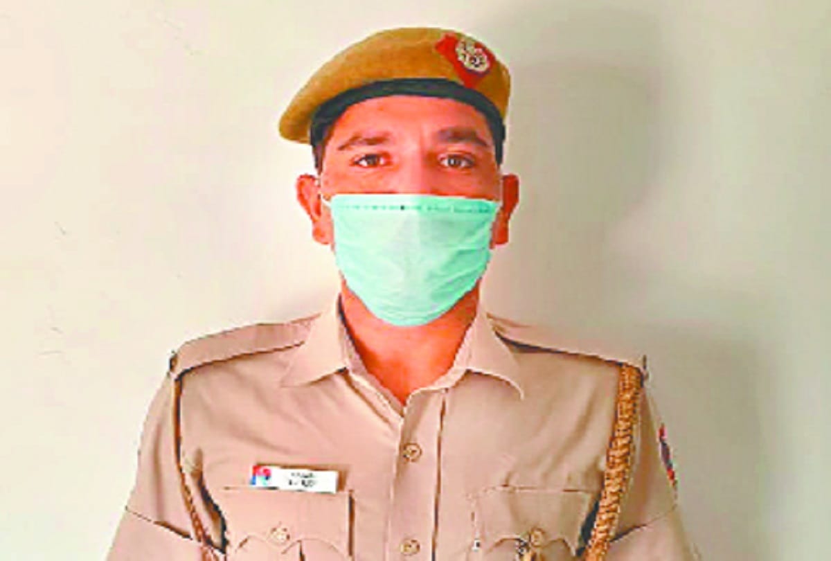 Soldier kept the value of uniform, saved the lives of two eunuchs in delhi