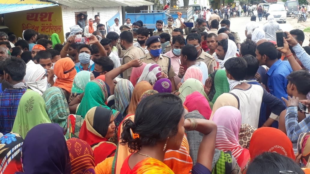 Girl injured, people blocked the way