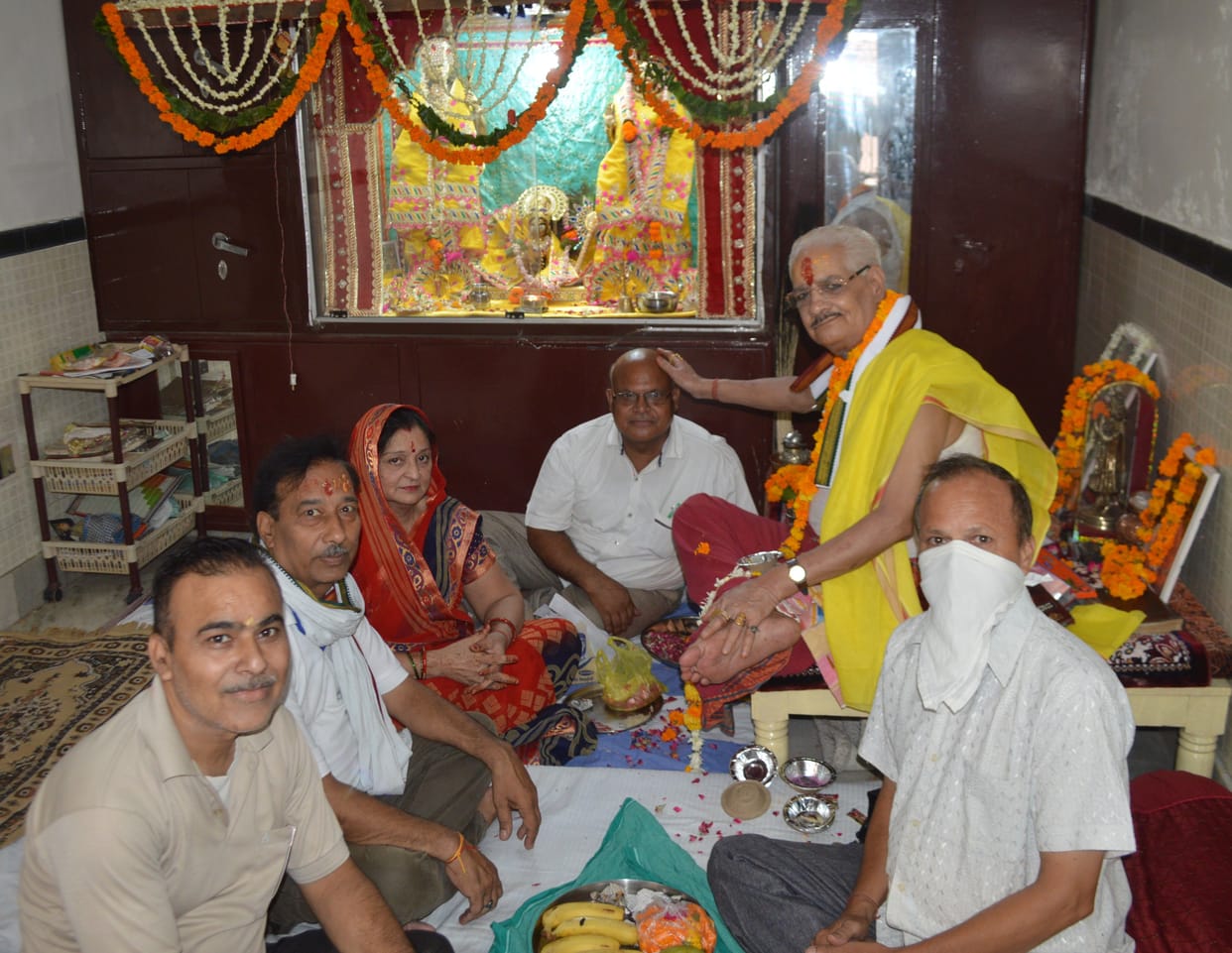 Hathras: Disciples worshiped on Guru Purnima