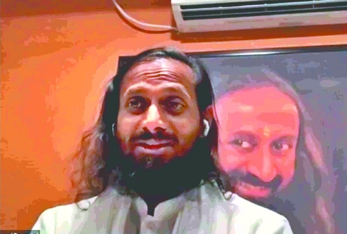 Guru is the medium to reach god says dr satyaprakash