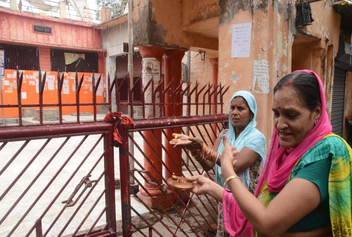 Sawan 2020: devotees is worship at home on first monday of sawan in kanpur