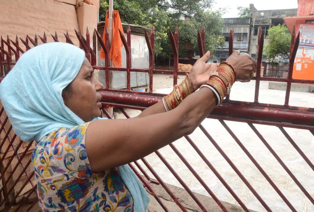 Sawan 2020: devotees is worship at home on first monday of sawan in kanpur