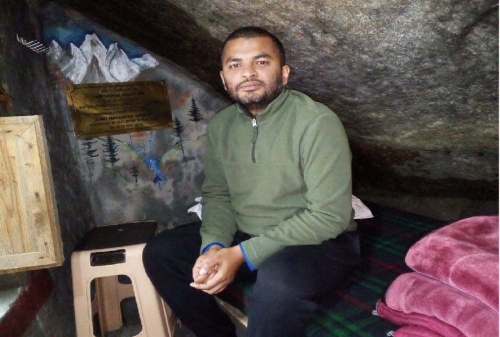 Char dham yatra 2020: First Pilgrims from dehradun doing Meditation till 16 hours in Kedarnath cave