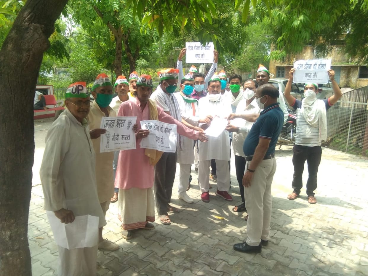 congrass party protest for fuel hike