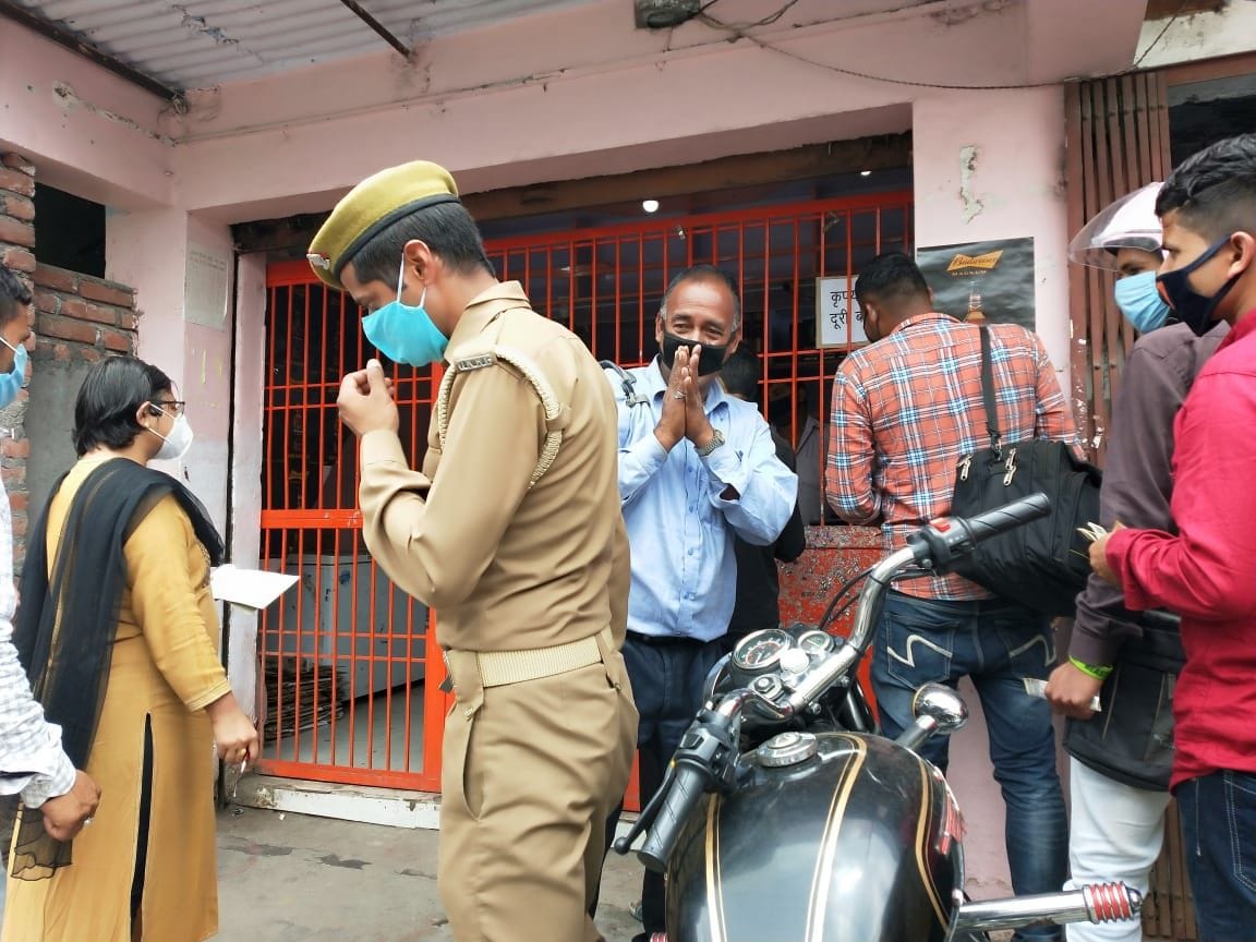 Many shopkeepers, including English liquor shop, cut invoices