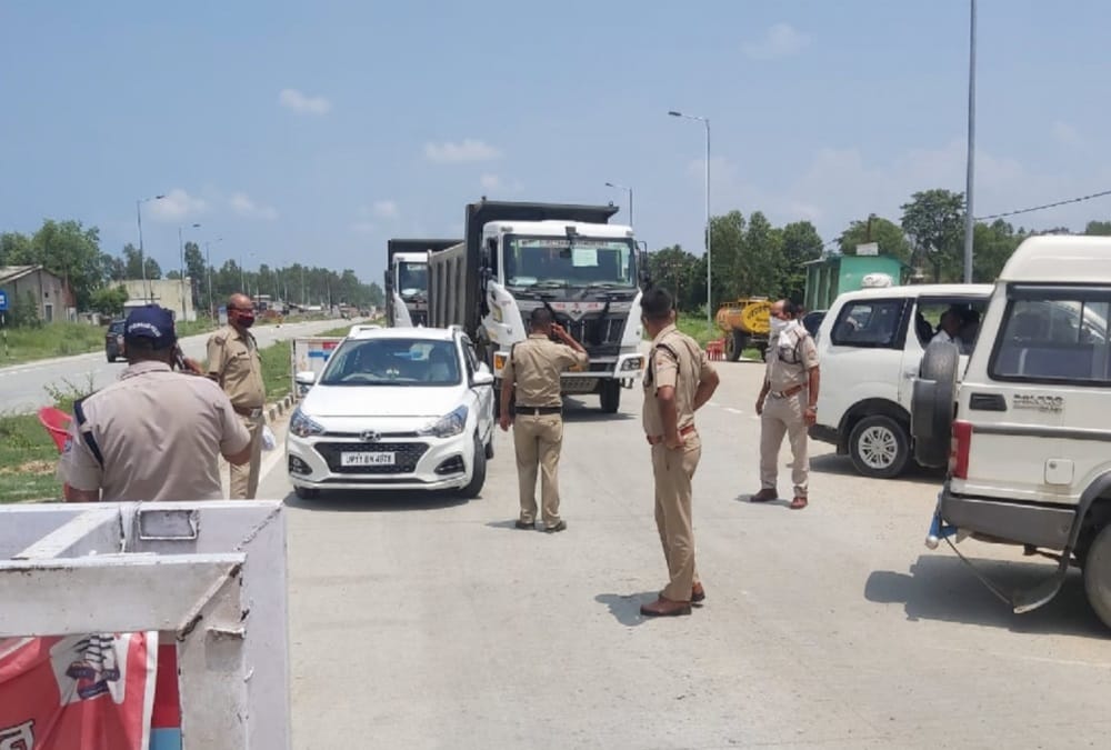 kanwar yatra 2020: Many people dodged police on uttarakhand Up border and enter in Roorkee, Photos