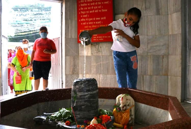 First Sawan somvar, devotees special Worship in shiv temples in Chandigarh